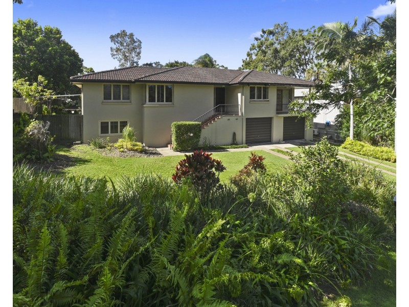 15 Lawrence Road, Chermside West QLD 4032