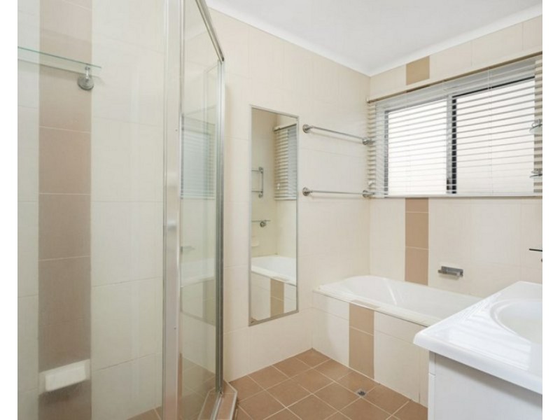 2/8 Lisson Grove, Wooloowin QLD 4030