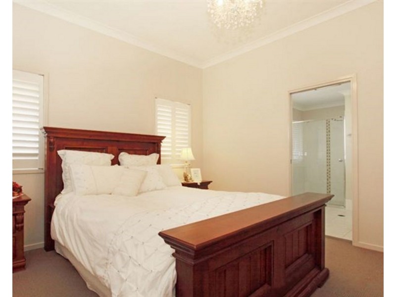 63 Petrie Crescent, Aspley QLD 4034