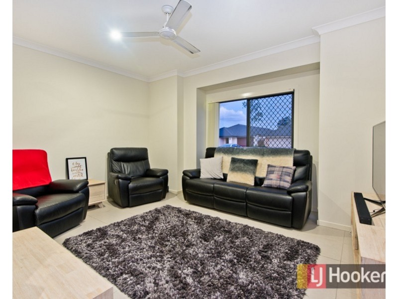 22 Blue Mountains Crescent, Fitzgibbon QLD 4018