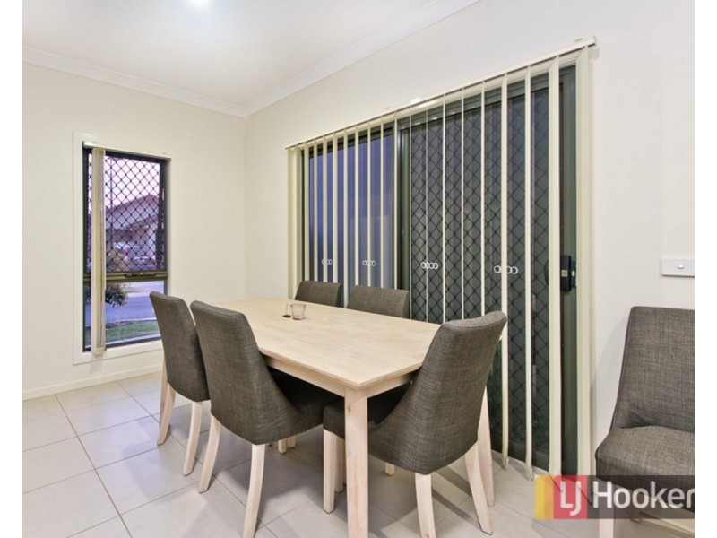 22 Blue Mountains Crescent, Fitzgibbon QLD 4018