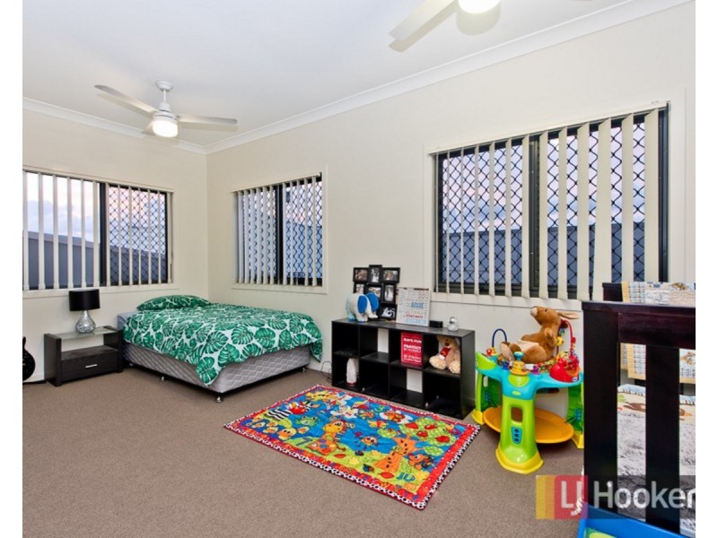 22 Blue Mountains Crescent, Fitzgibbon QLD 4018