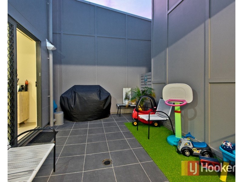 22 Blue Mountains Crescent, Fitzgibbon QLD 4018