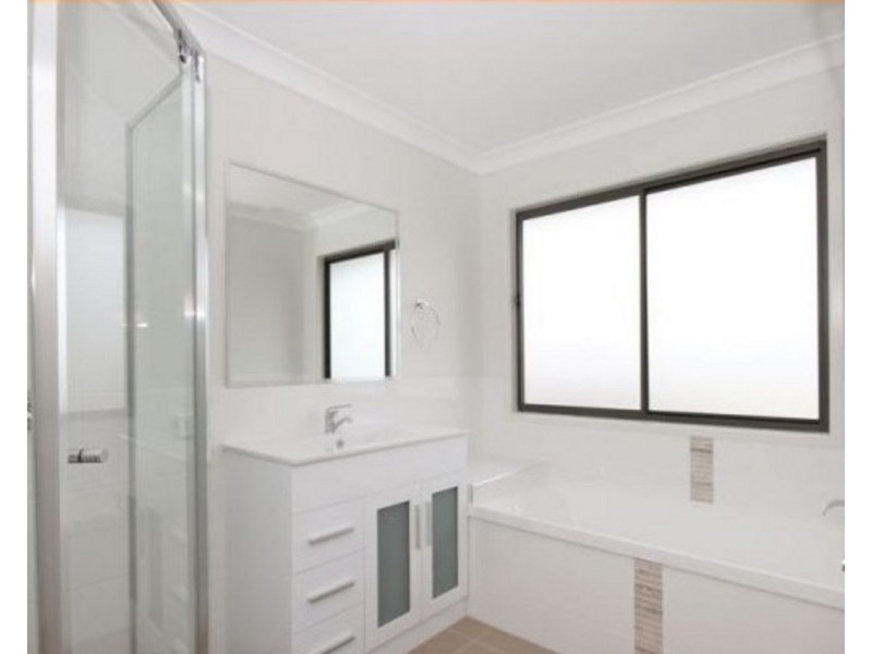 2/4 Sugarglider Close, Morayfield QLD 4506