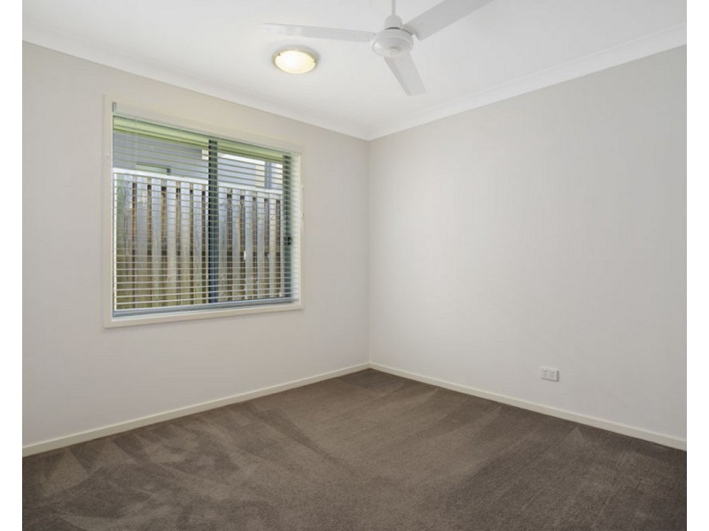 10 April Crescent, Bridgeman Downs QLD 4035