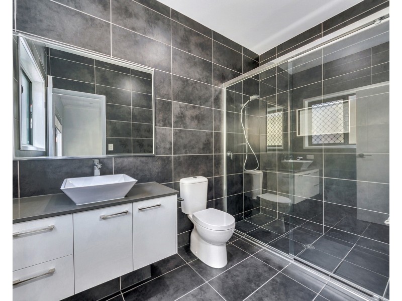 2 Vorneen Lane, Mitchelton QLD 4053