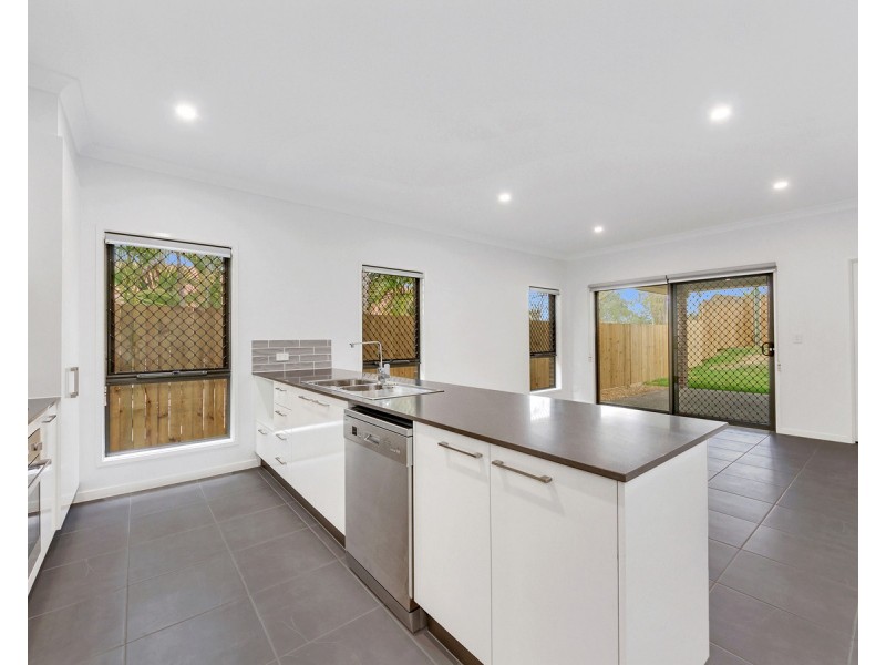 2 Vorneen Lane, Mitchelton QLD 4053