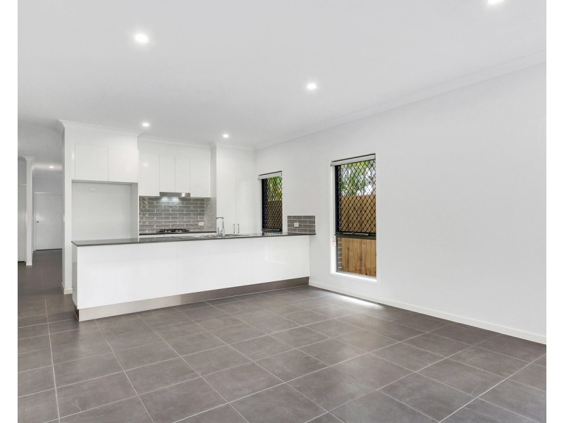 2 Vorneen Lane, Mitchelton QLD 4053