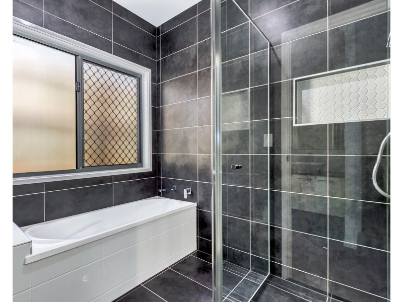 2 Vorneen Lane, Mitchelton QLD 4053