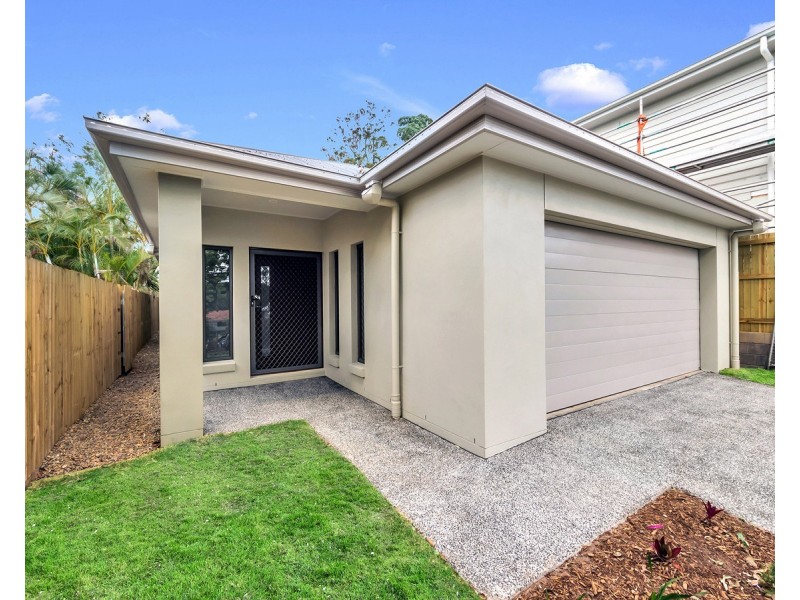 2 Vorneen Lane, Mitchelton QLD 4053