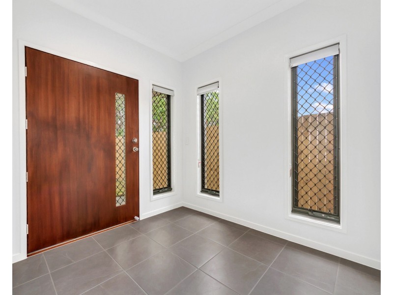 2 Vorneen Lane, Mitchelton QLD 4053