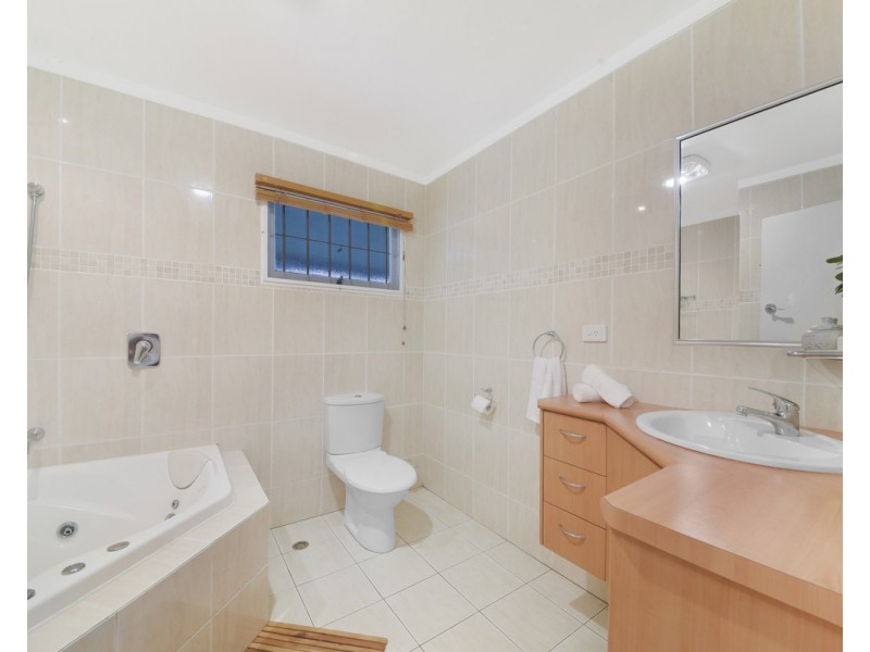 239 Patricks Road, Ferny Hills QLD 4055