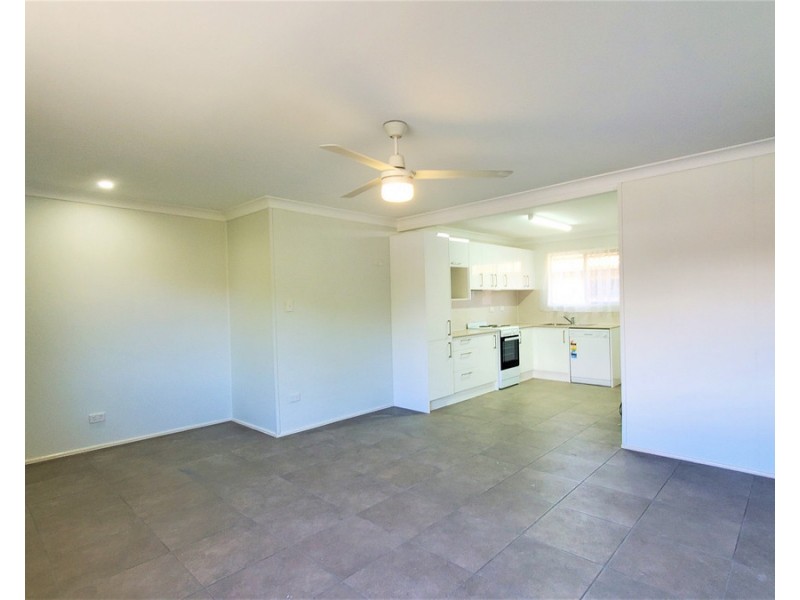 2/11 Slater Avenue, Lawnton QLD 4501