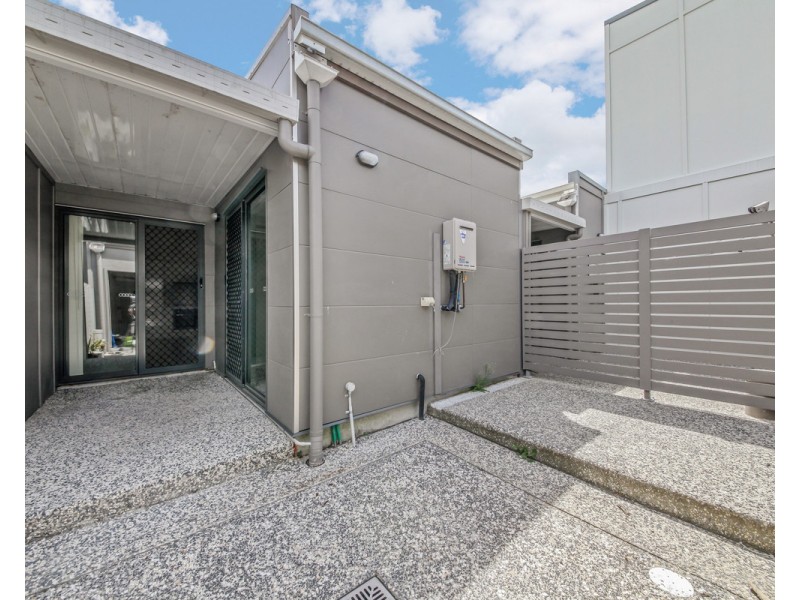 24 Blue Mountains Crescent, Fitzgibbon QLD 4018