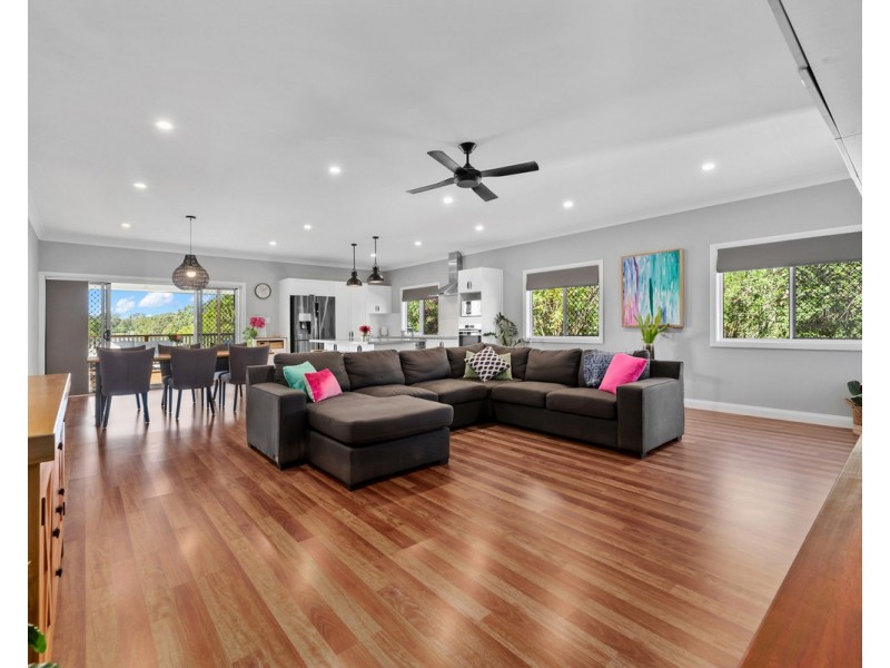 1 Neville Road, Bridgeman Downs QLD 4035