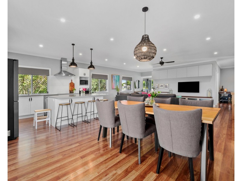 1 Neville Road, Bridgeman Downs QLD 4035