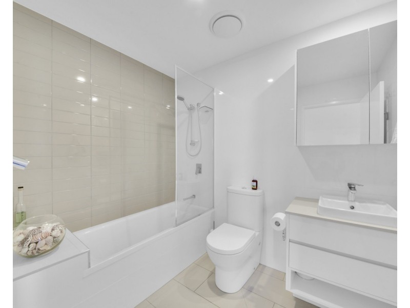 401/27 Kingsmill Street, Chermside QLD 4032