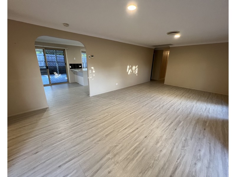 10 Janna Court, Eatons Hill QLD 4037