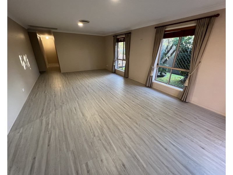 10 Janna Court, Eatons Hill QLD 4037