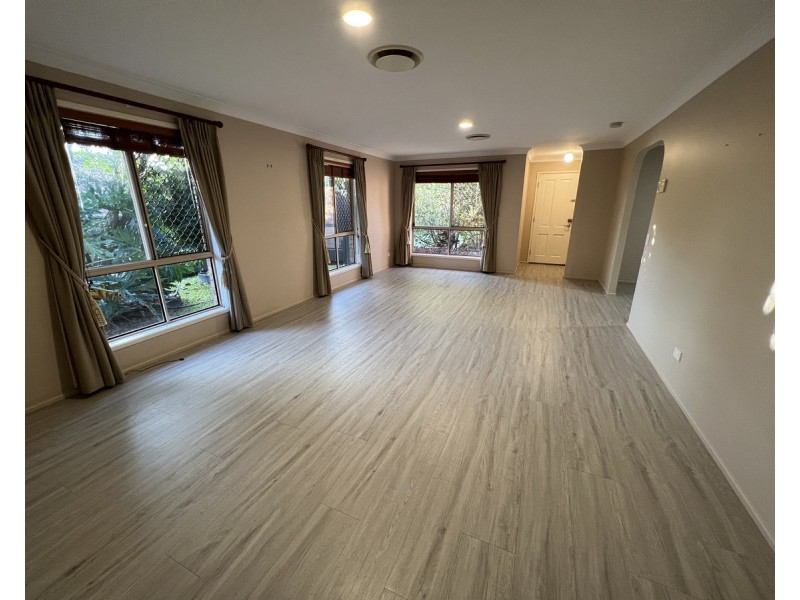 10 Janna Court, Eatons Hill QLD 4037