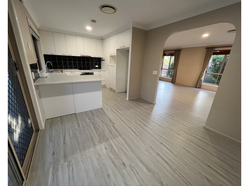 10 Janna Court, Eatons Hill QLD 4037