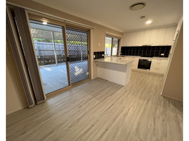 10 Janna Court, Eatons Hill QLD 4037