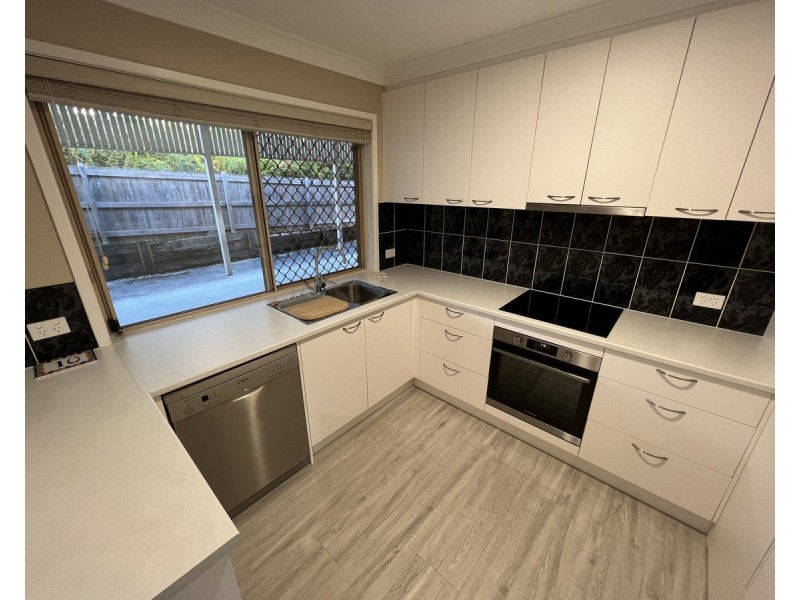 10 Janna Court, Eatons Hill QLD 4037