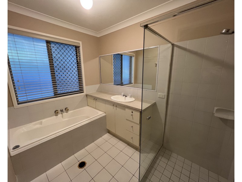 10 Janna Court, Eatons Hill QLD 4037