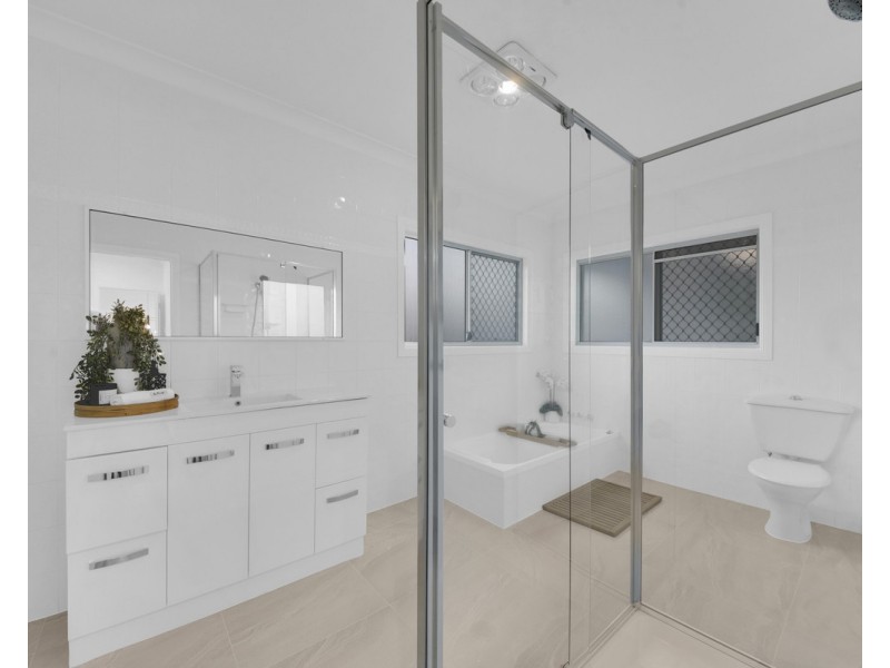 103 Saturn Crescent, Bridgeman Downs QLD 4035