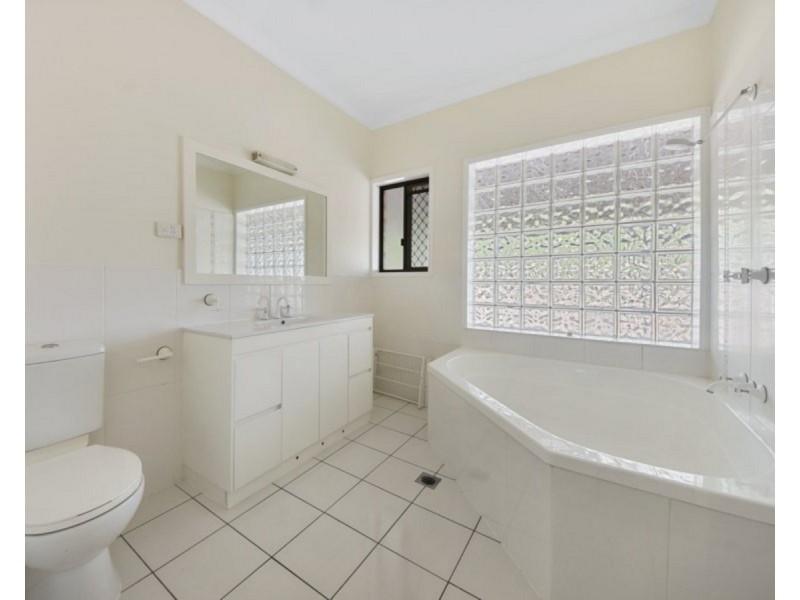 343 Bridgeman Road, Bridgeman Downs QLD 4035