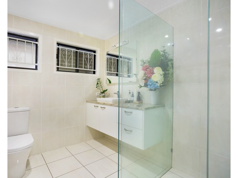 9 Graymond Street, Chermside West QLD 4032