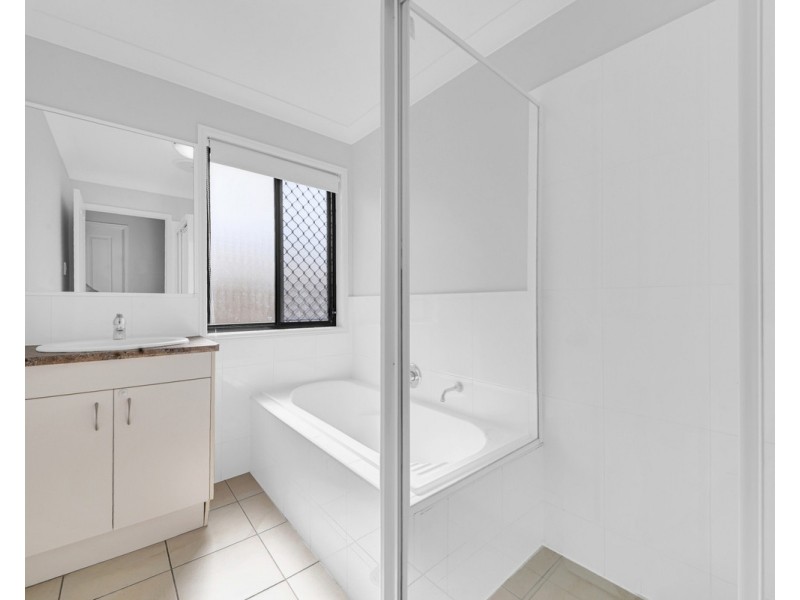 16 Lady Bowen Parade, Rothwell QLD 4022