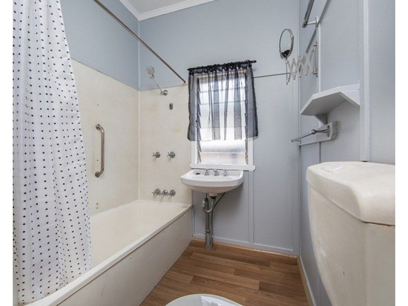 98 Main Avenue, Wavell Heights QLD 4012