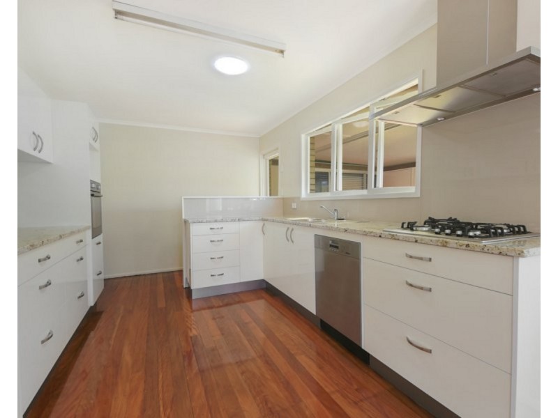 11 Pacific Street, Chermside West QLD 4032