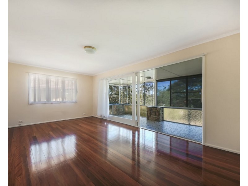 11 Pacific Street, Chermside West QLD 4032