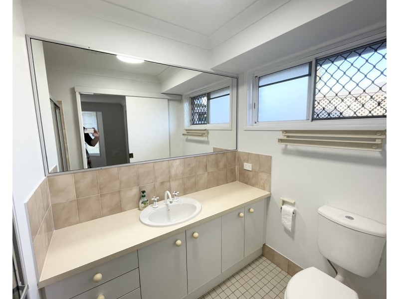 4 Hylacola Street, Albany Creek QLD 4035