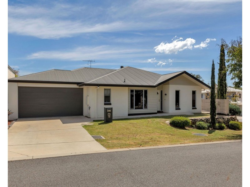 18 Hillside Street, Chermside West QLD 4032