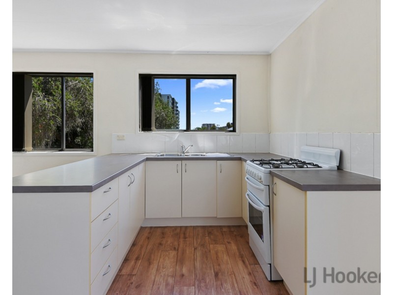 8/26 Hall Street, Chermside QLD 4032