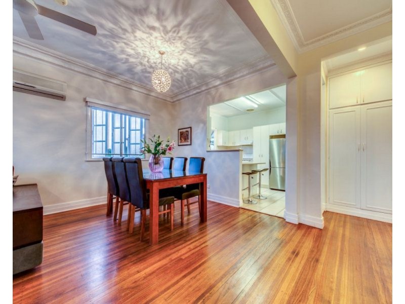 8 Farnell Street, Chermside QLD 4032