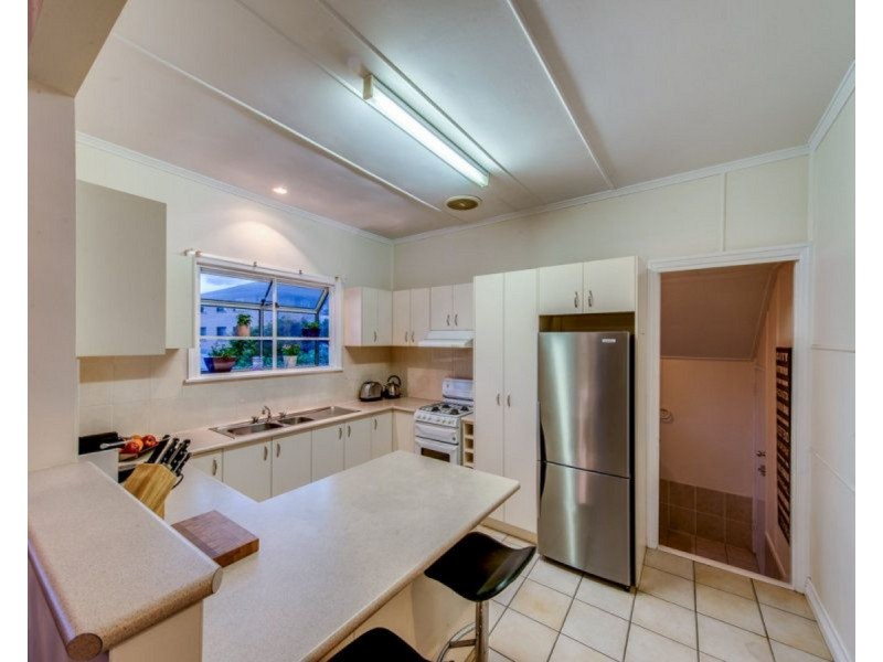 8 Farnell Street, Chermside QLD 4032