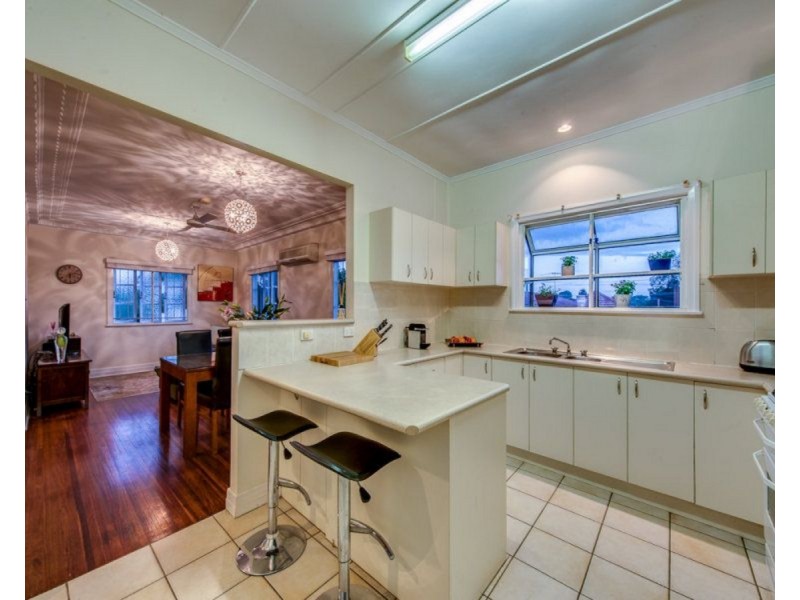 8 Farnell Street, Chermside QLD 4032