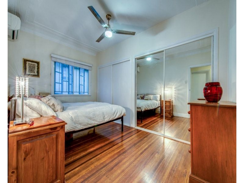 8 Farnell Street, Chermside QLD 4032