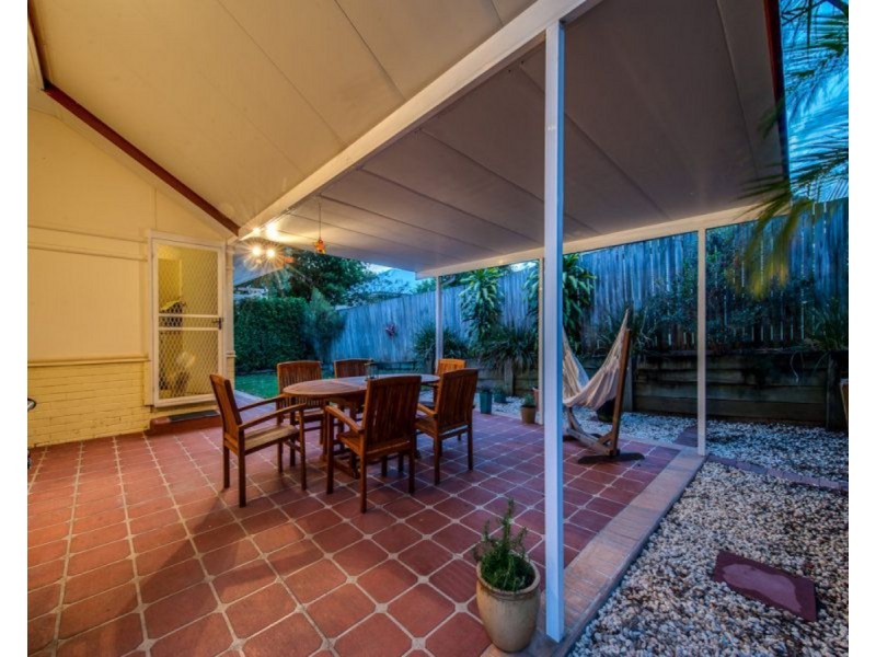 8 Farnell Street, Chermside QLD 4032