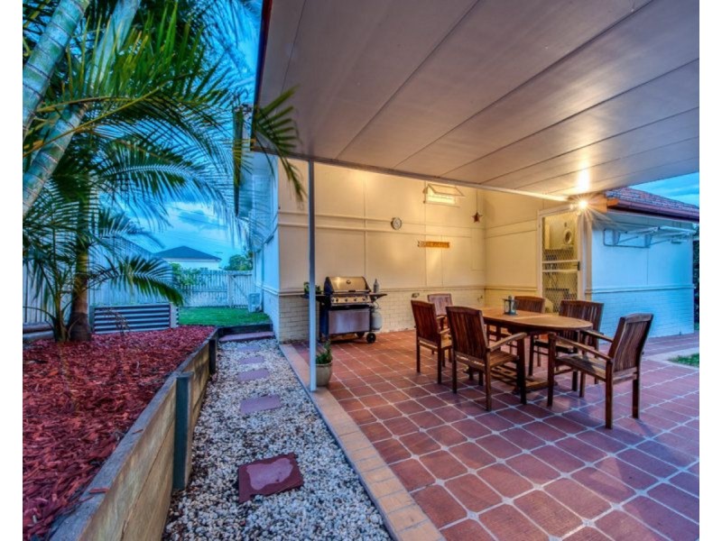 8 Farnell Street, Chermside QLD 4032