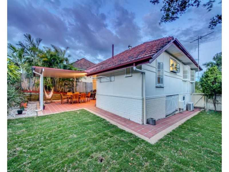 8 Farnell Street, Chermside QLD 4032