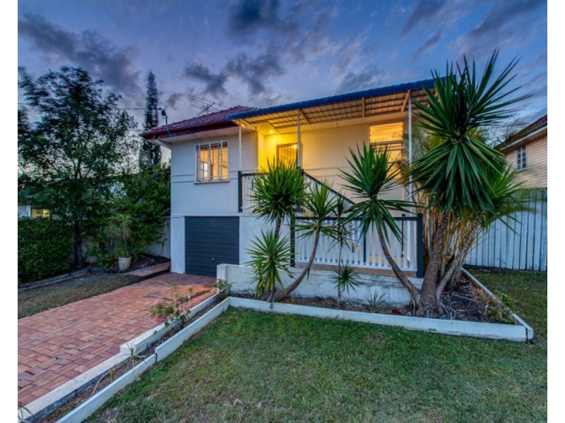 8 Farnell Street, Chermside QLD 4032