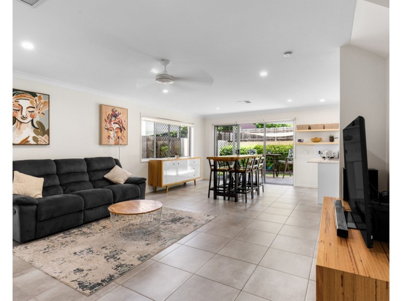 2/20 Eminence Lane, Bridgeman Downs QLD 4035