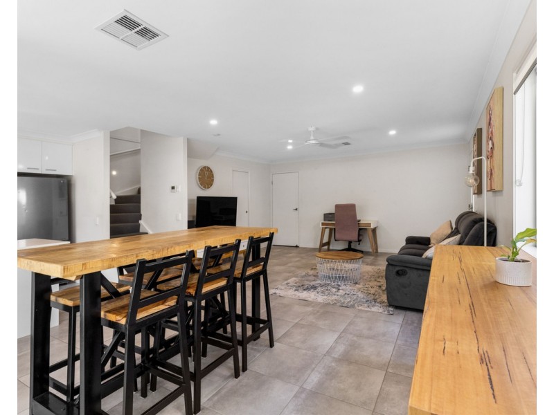 2/20 Eminence Lane, Bridgeman Downs QLD 4035