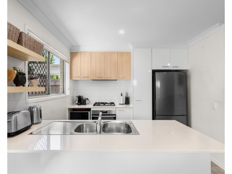 2/20 Eminence Lane, Bridgeman Downs QLD 4035