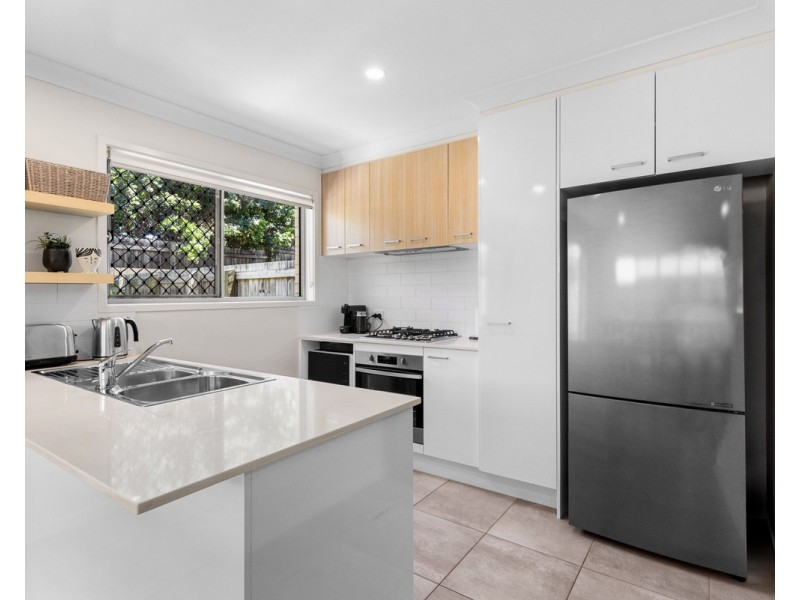 2/20 Eminence Lane, Bridgeman Downs QLD 4035